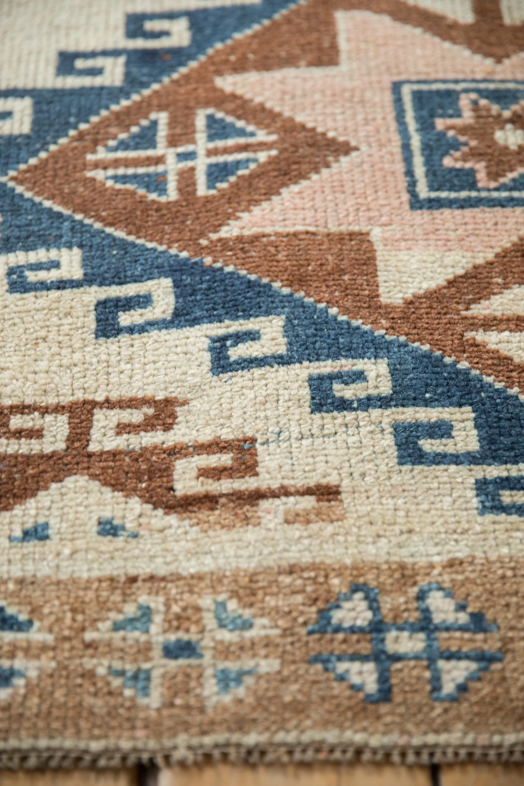 3.5x9.5 Vintage Distressed Kars Rug Runner