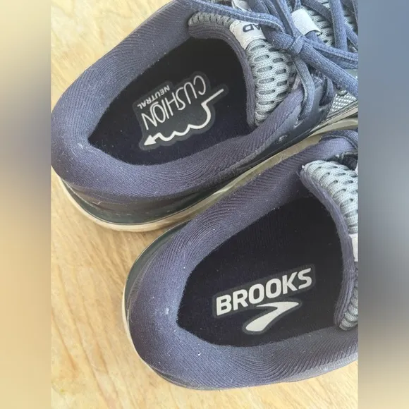 BROOKS 11 DYAD DNA ombré purple/charcoal Size Women’s 8.5