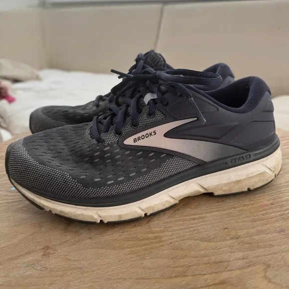 BROOKS 11 DYAD DNA ombré purple/charcoal Size Women’s 8.5