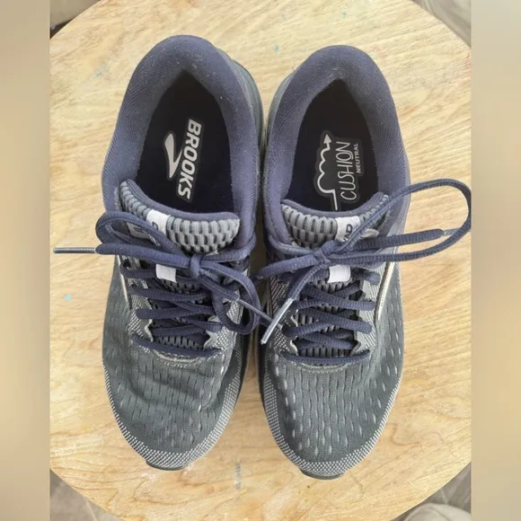 BROOKS 11 DYAD DNA ombré purple/charcoal Size Women’s 8.5