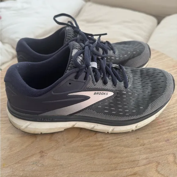 BROOKS 11 DYAD DNA ombré purple/charcoal Size Women’s 8.5