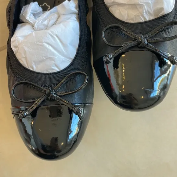 Geox Girls Leather and Patent Leather Ballet Flat Size 36/US 4