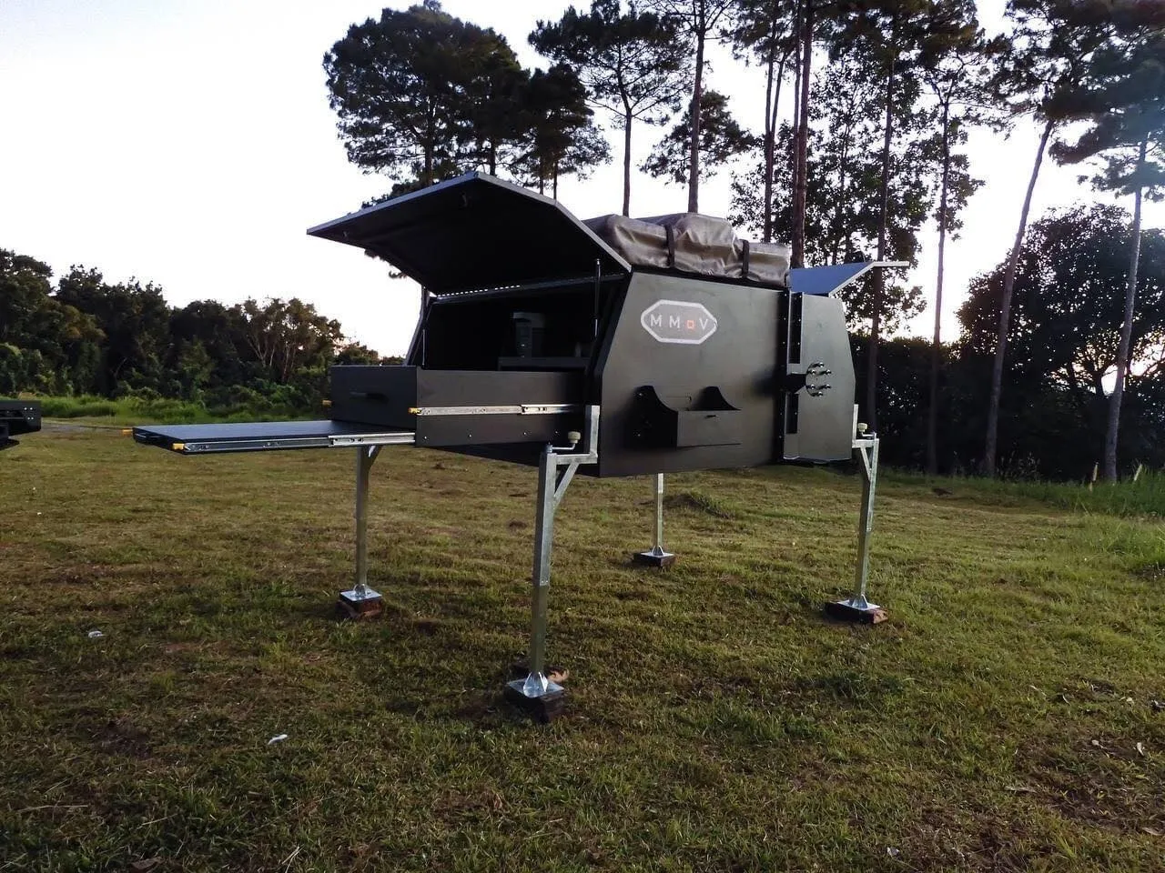 MMoV Full Tray Canopy with 30L Head Board Water Tank (for international mid-size pick up truck)