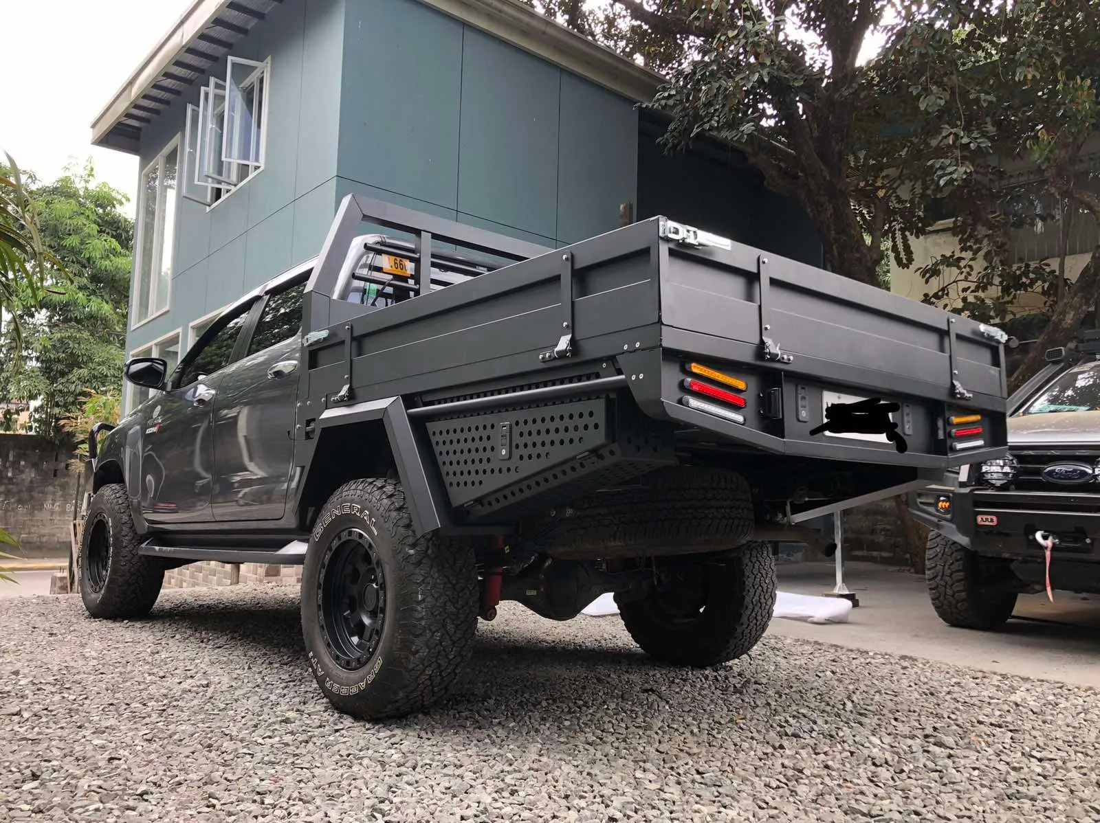 MMoV Full Tray Canopy with 30L Head Board Water Tank (for international mid-size pick up truck)