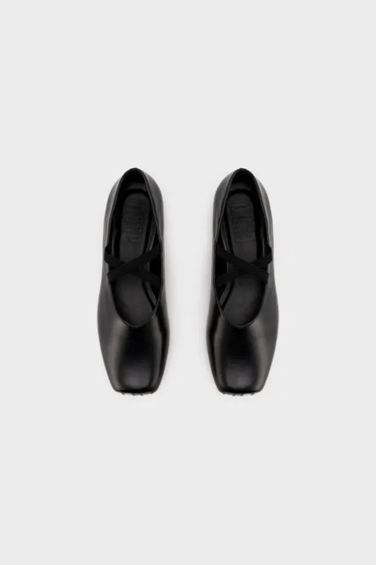 POINTÉ TOE FLAT PUMP