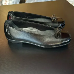 SAS Women's Coco Ballet Flat Black Bow Leather size 5.5 M