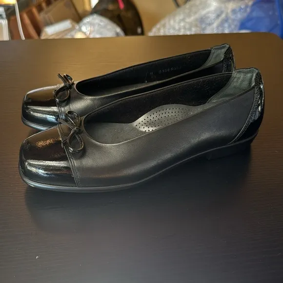 SAS Women's Coco Ballet Flat Black Bow Leather size 5.5 M