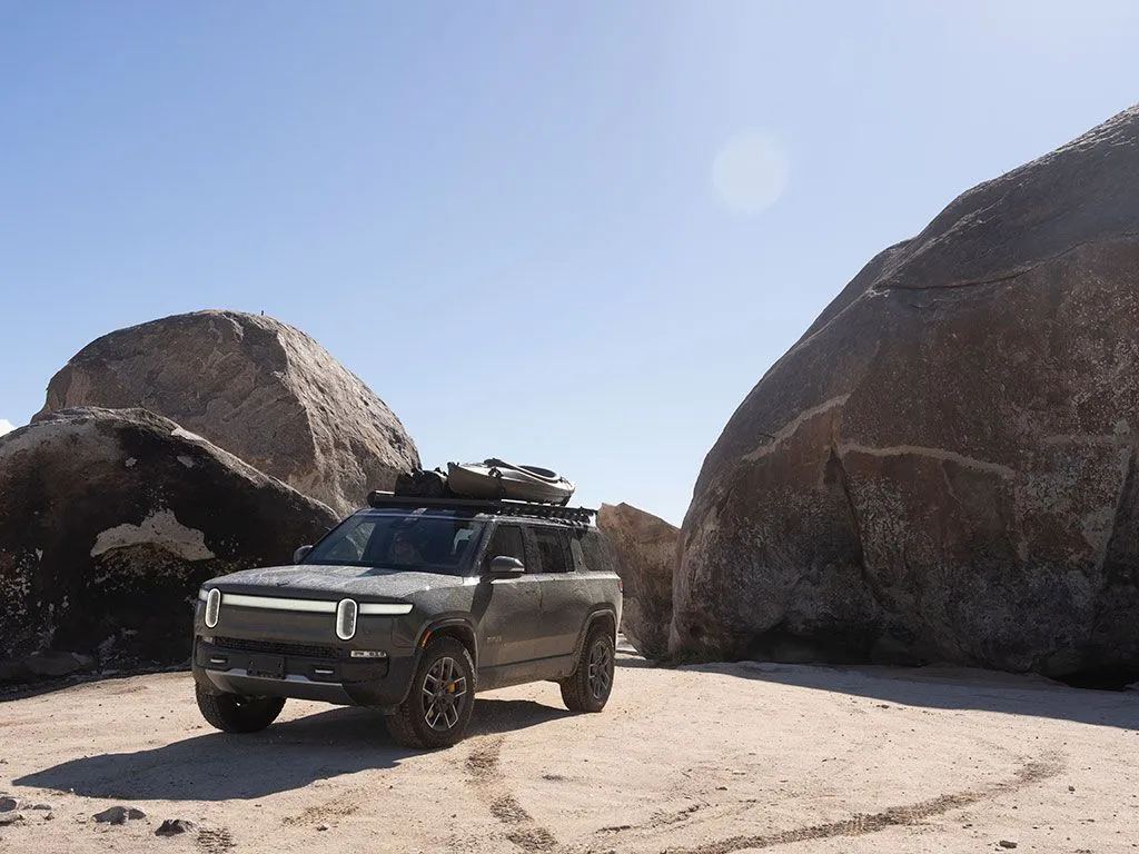 Slimline II Roof Rack fo the Rivian R1S (2022 to Current) - by Front Runner