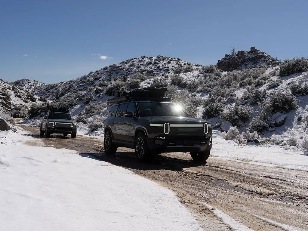 Slimline II Roof Rack fo the Rivian R1S (2022 to Current) - by Front Runner
