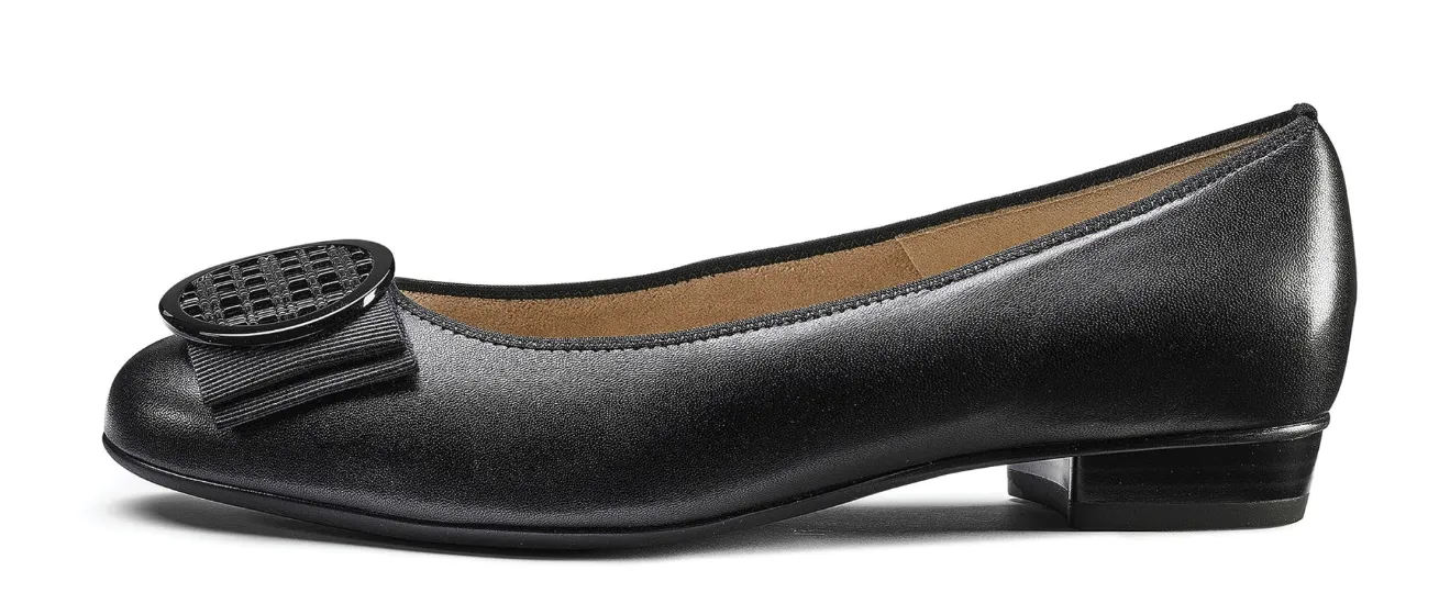 WOMEN'S ARA BAMBI FLAT | BLACK LEATHER